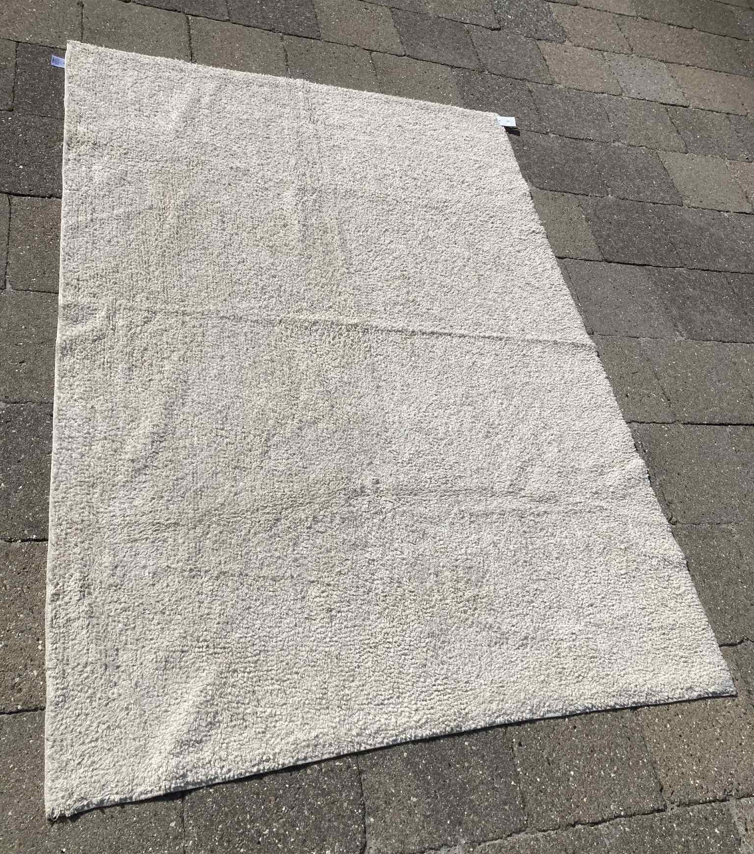 Ib Laursen - Gulvtæppe Tuff i råhvid 120 x 180 cm med lang luv