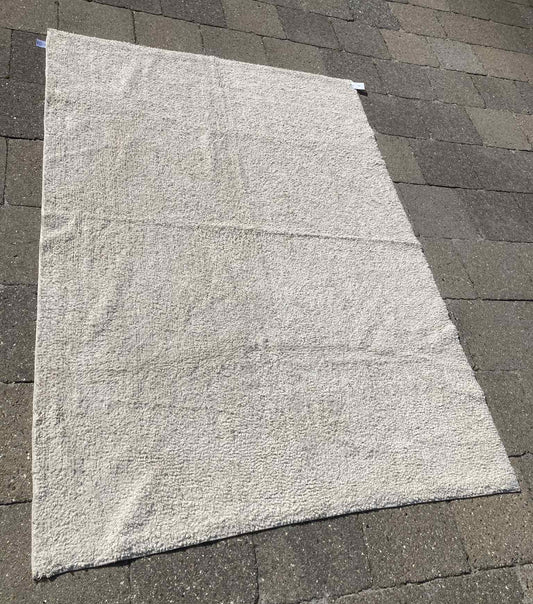 Ib Laursen - Gulvtæppe Tuff i råhvid 120 x 180 cm med lang luv