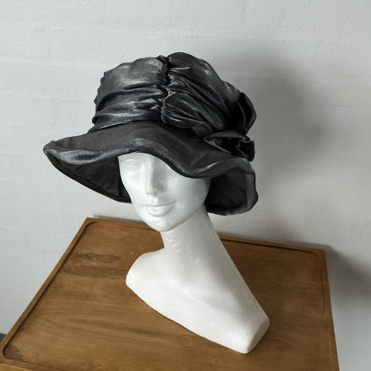 Secondhand Grå Damehat Inkl. Flamingo Hattehoved