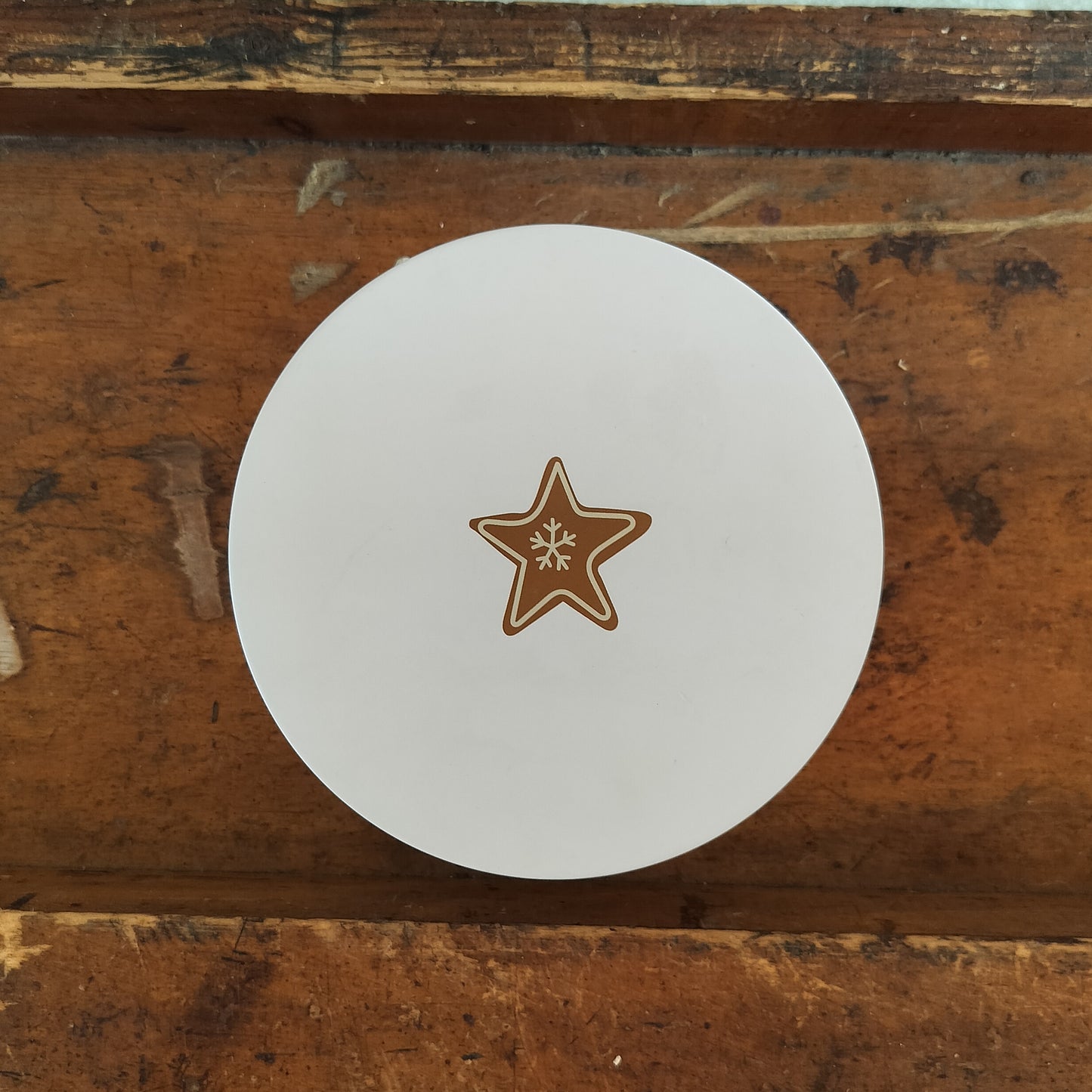 Ib Laursen - Kagedåse rund med peberkagefigurer