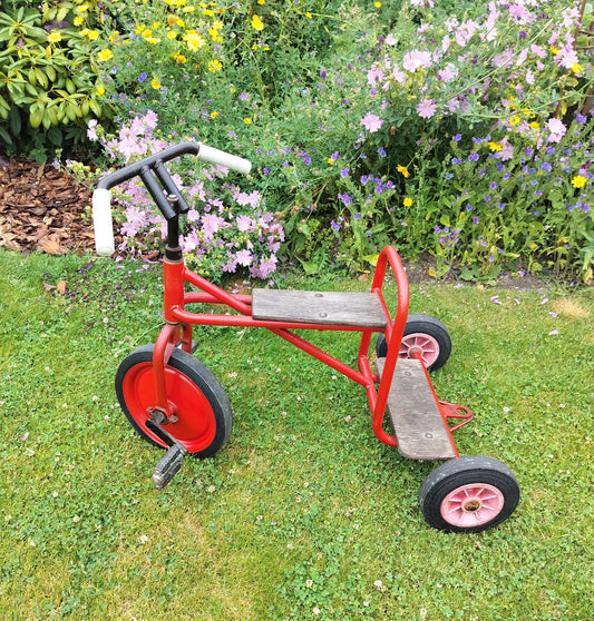 Secondhand - Trehjulet cykel med ståplads til bedstevennen bagpå