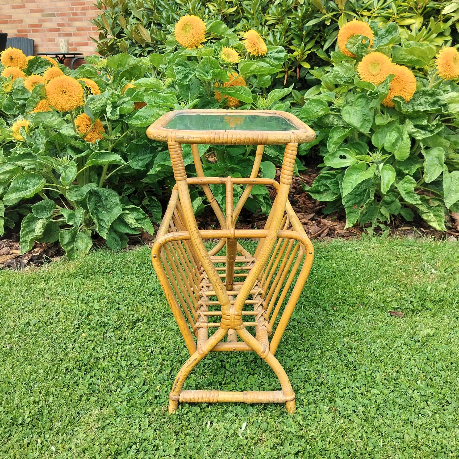 Secondhand - Bambus avisholder med matteret glasplade (5)