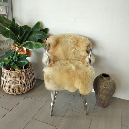 Lammeskind korthåret og vamset - Råhvid med mørke aftegninger