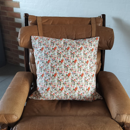 Ib Laursen - Pudebetræk med orange, rosa og beige blomster 60 x 60 cm