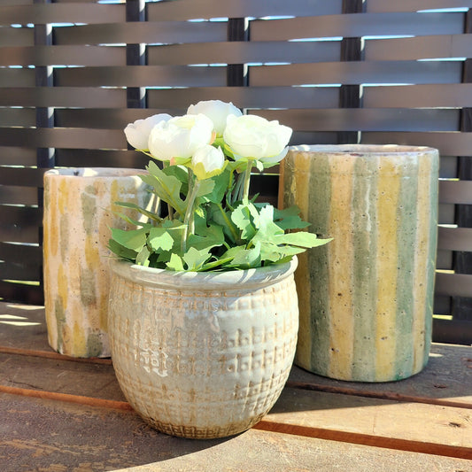 Ib Laursen - Kunstig ranunkel med hvide blomster i sort potte H 25 cm