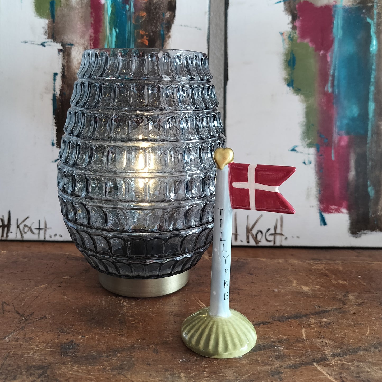 Keramik flag TILLYKKE 8 x 5 x 14 cm Lyseblå