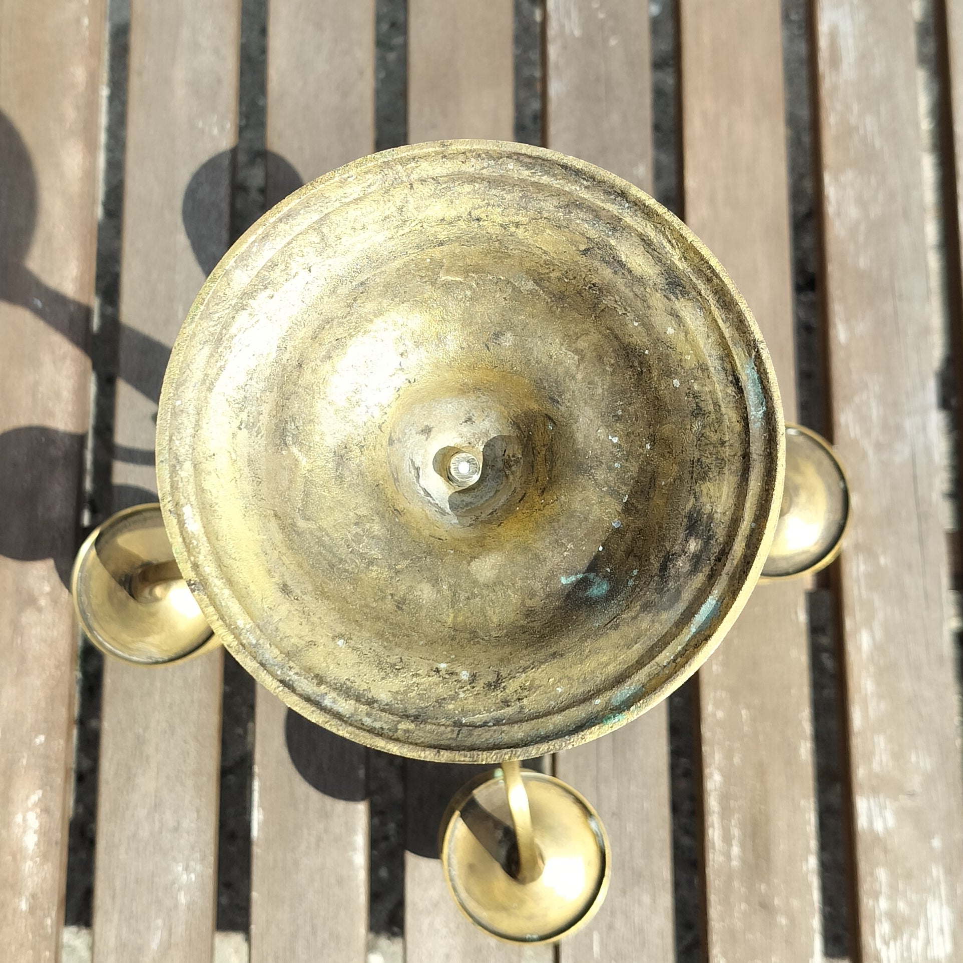 Secondhand - 5-armet messing lysestage til stagelys (patineret)