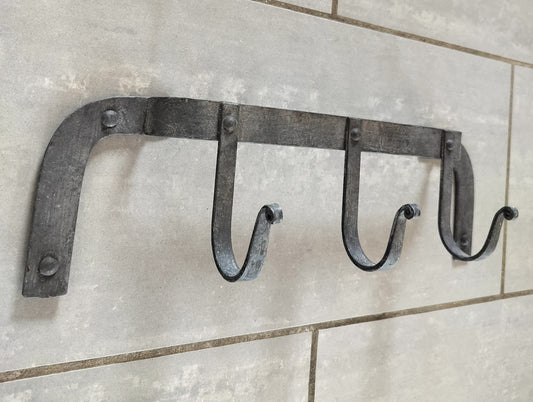 Secondhand - Rustik knagerække af jern med 3 knager