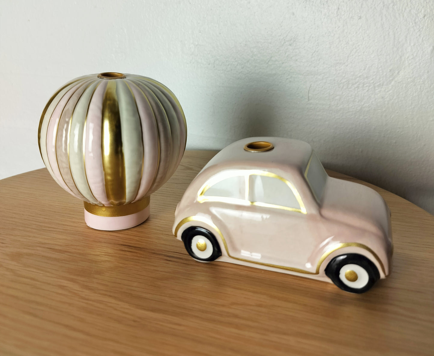 Keramik figurer til kertelys, sæt med luftballon og bil i rosa farver