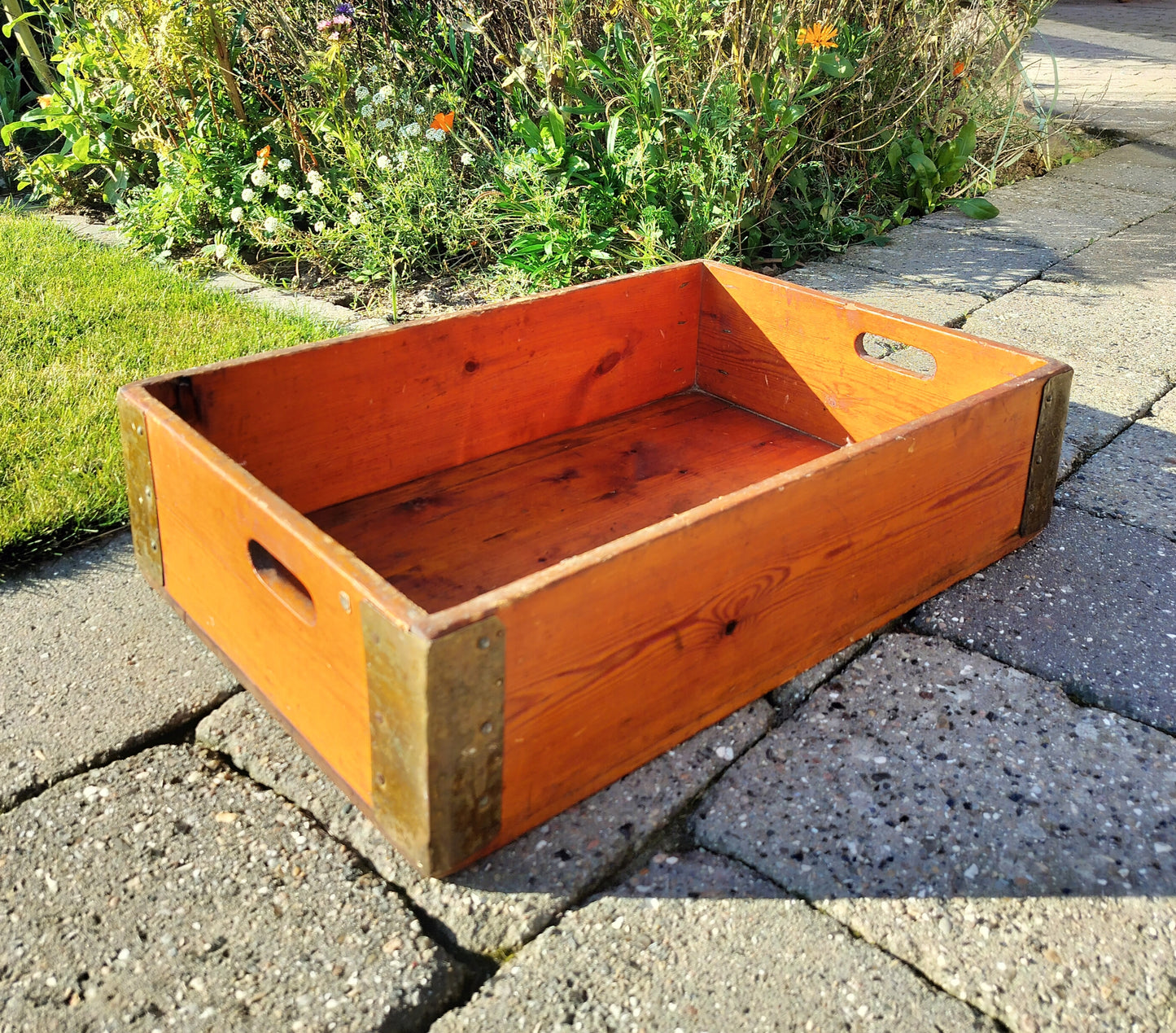 Secondhand - Gammel trækasse med metal på hjørner