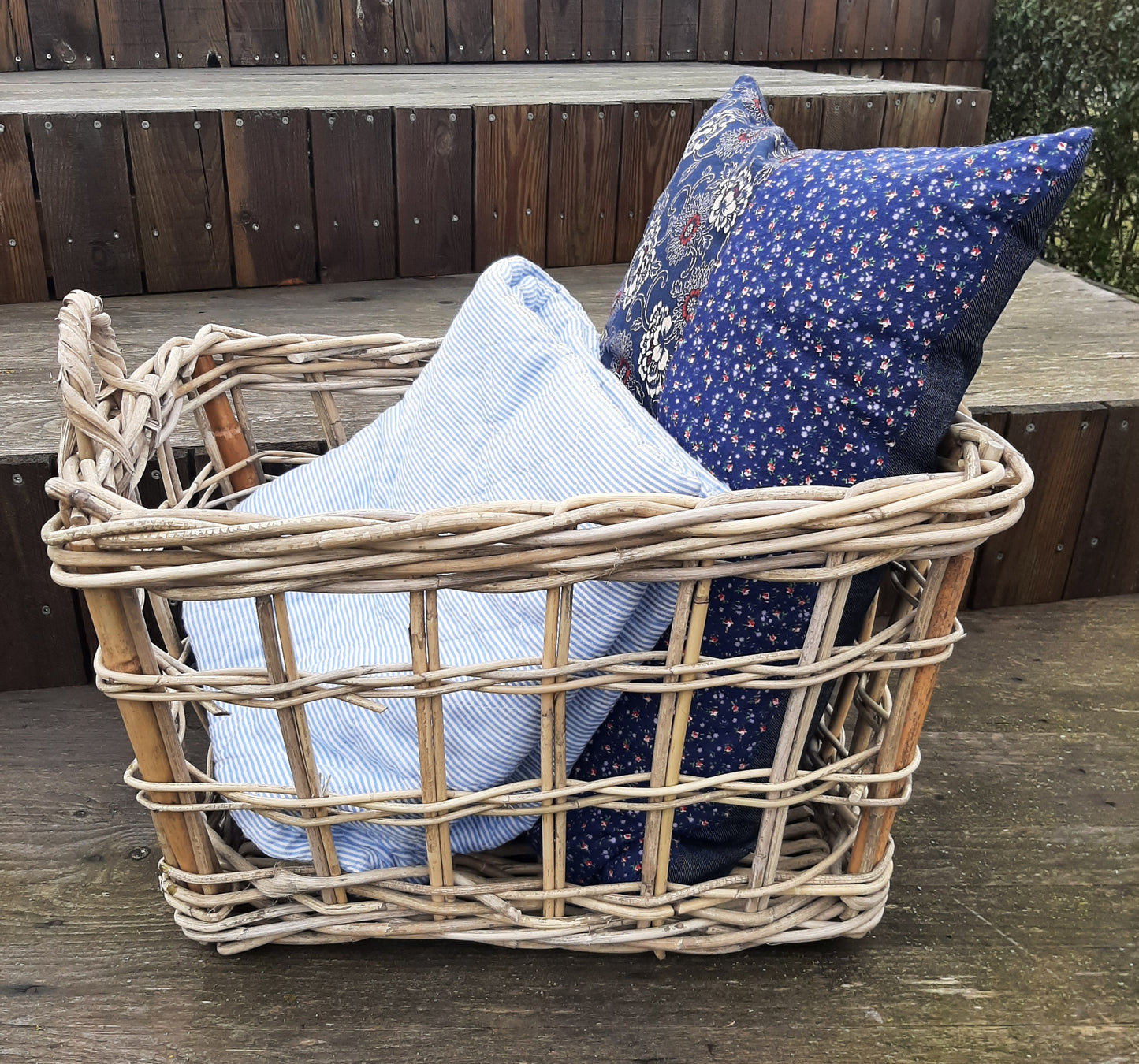 Flettet rattan tøjkurv - stor 55x42xH34 cm