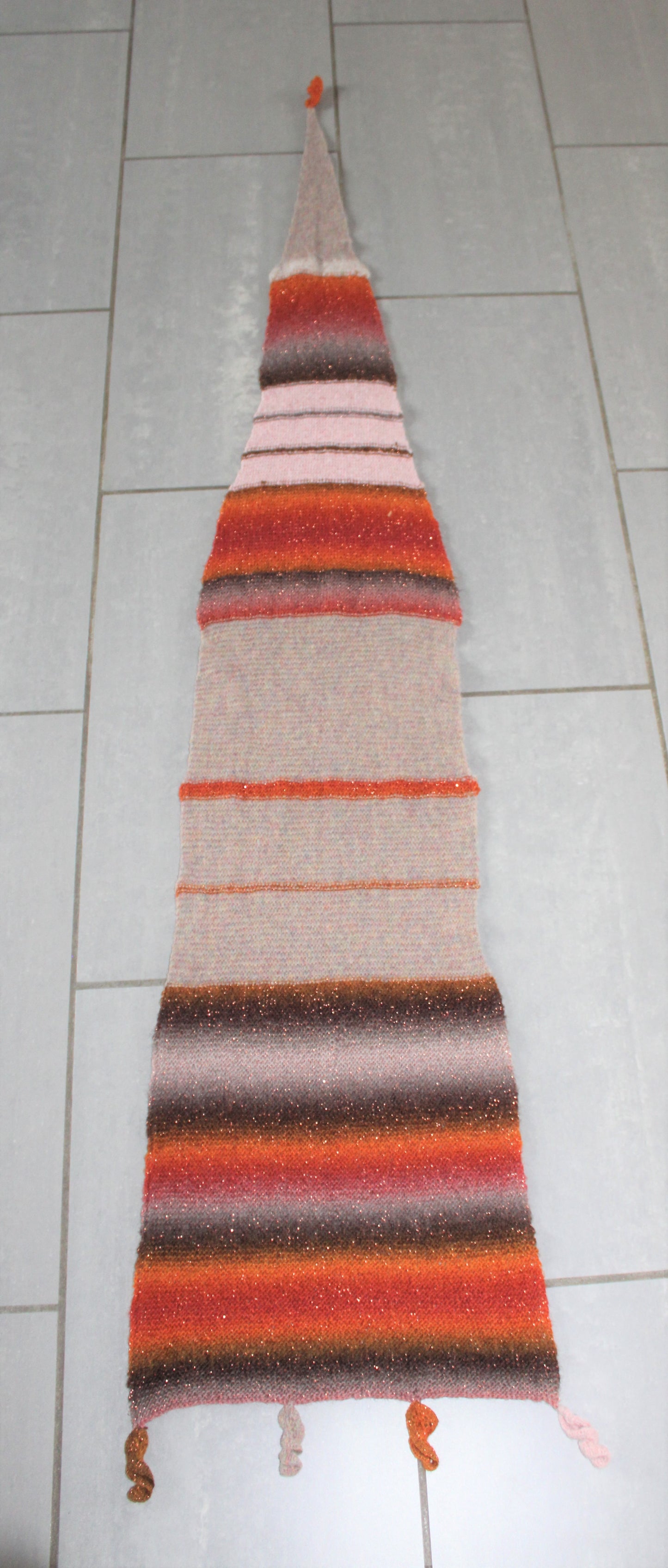 Homemade - strikket sjal kileformet  i multifarver