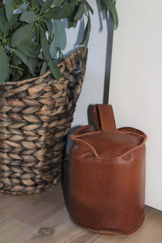 Dørstopper - cognac farvet læder