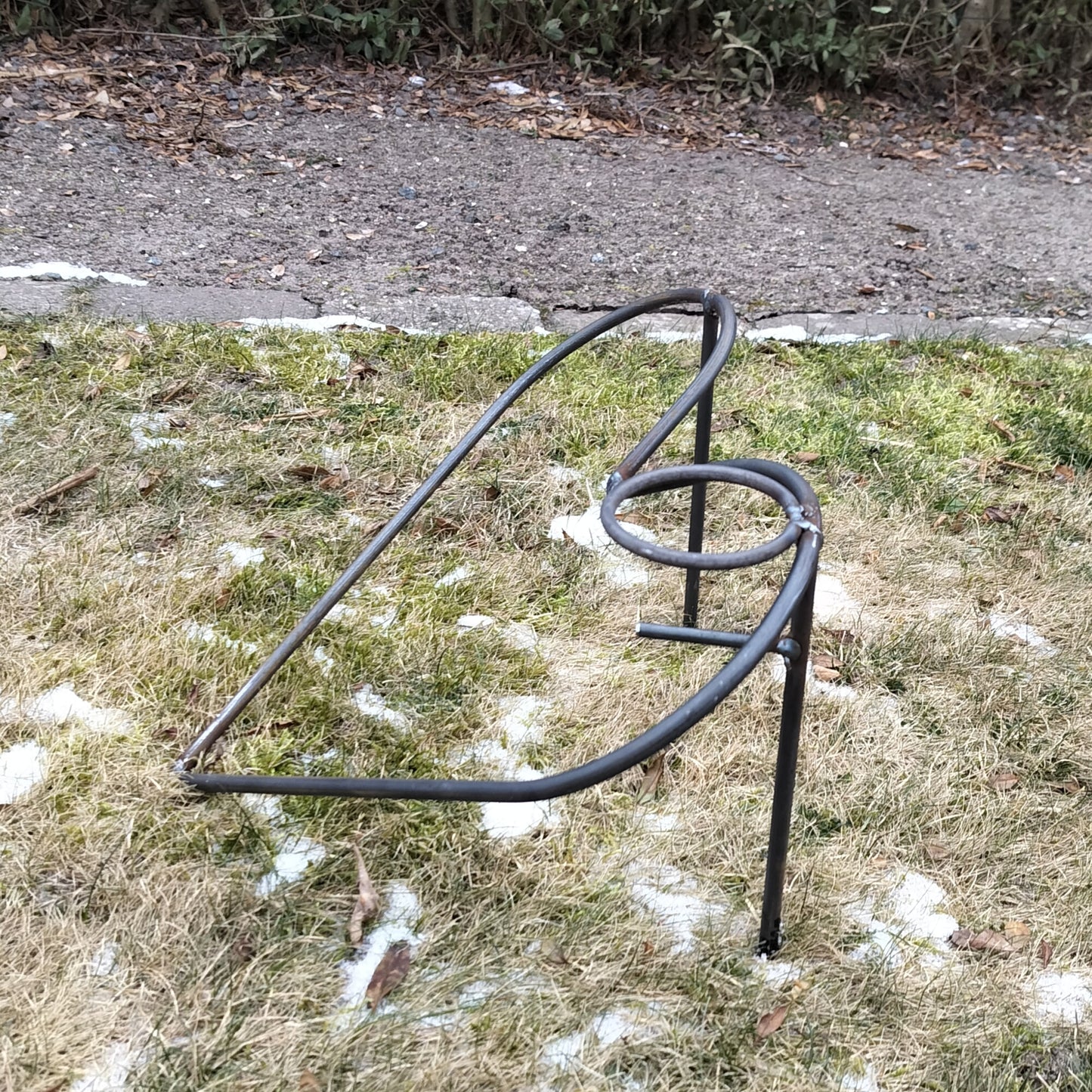 Metal hjerte på ben med lysholder