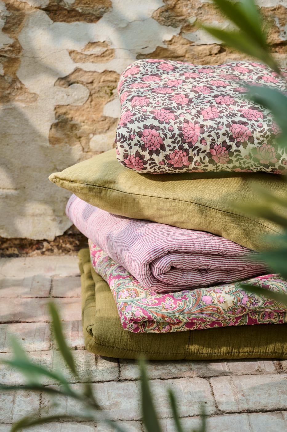 Ib Laursen - Quilt naturfarvet med rosa og brunt blomstermønster