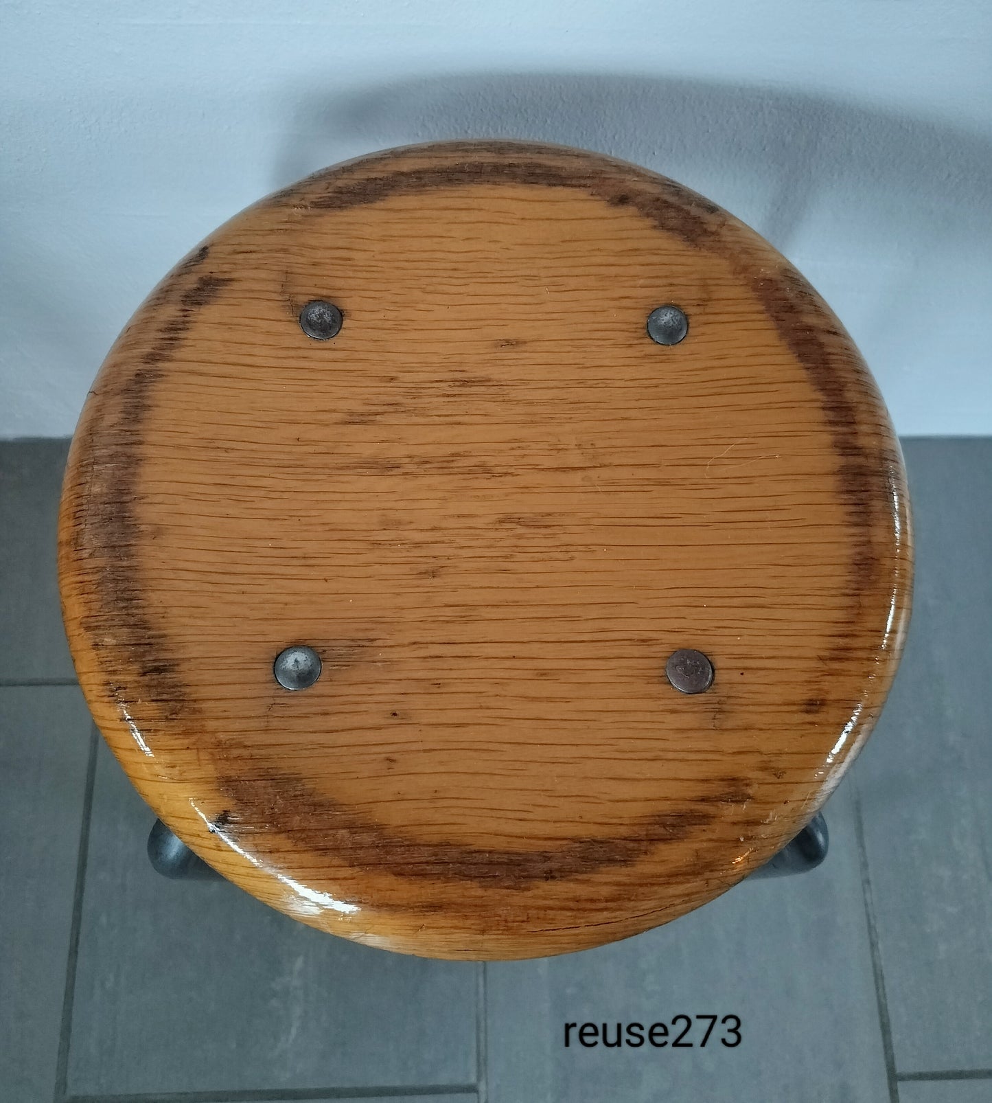 Secondhand - Retro taburet med træ sæde og 4 jernben