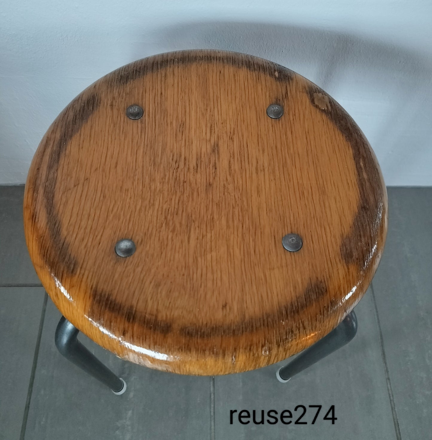 Secondhand - Retro taburet med træ sæde og 4 jernben