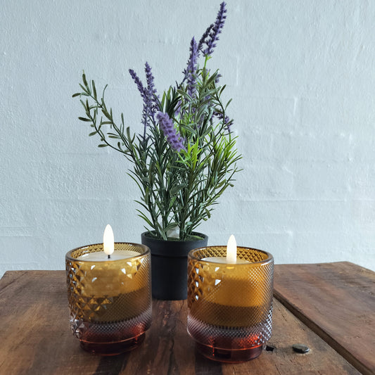 2 stk fyrfadslysestage i sennepsgul glas med harlekin mønster.