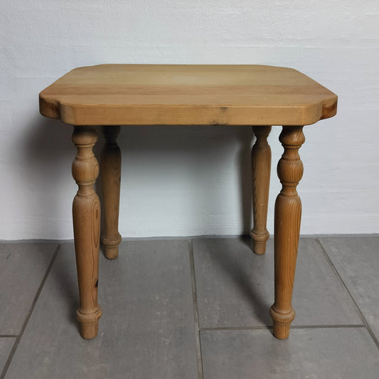 Secondhand - Lille sidebord af træ