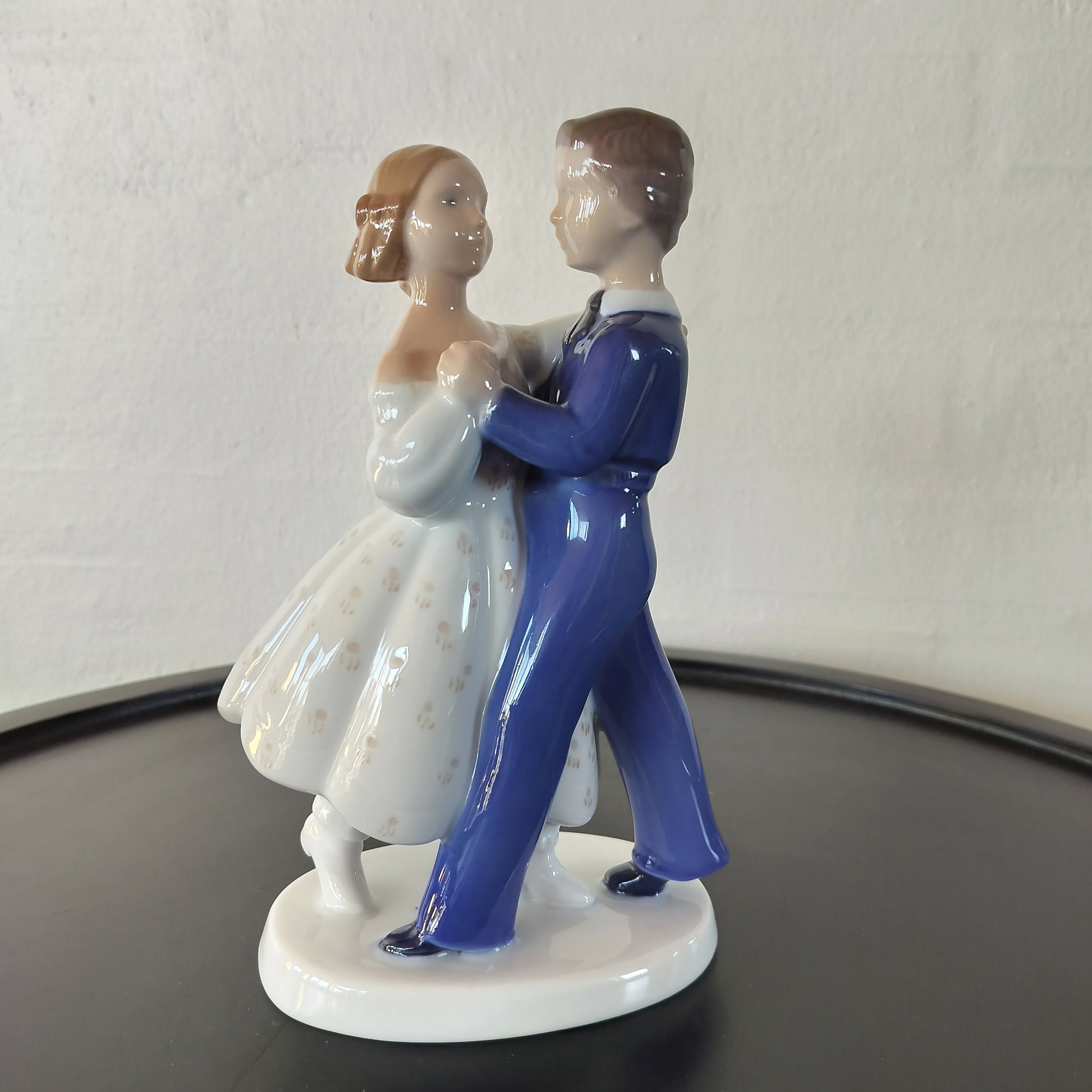 Secondhand - Bing og Grøndahl Figur 2385  "WIENERVALS"
