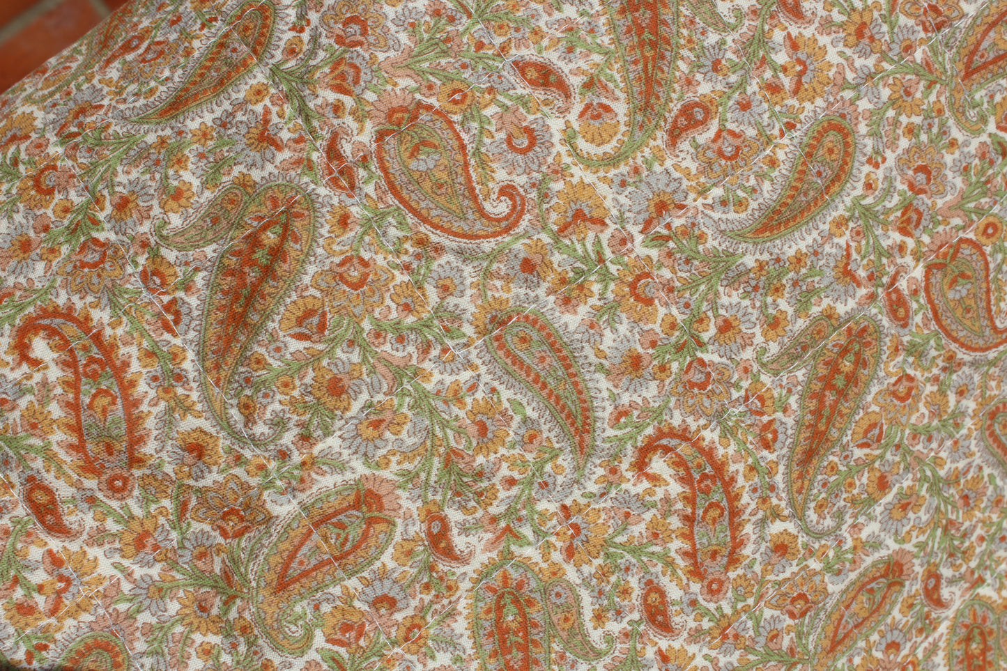 Ib Laursen - Quilt vattæppe - Paisley i grøn, gylden, rustfarver og blomstermønster