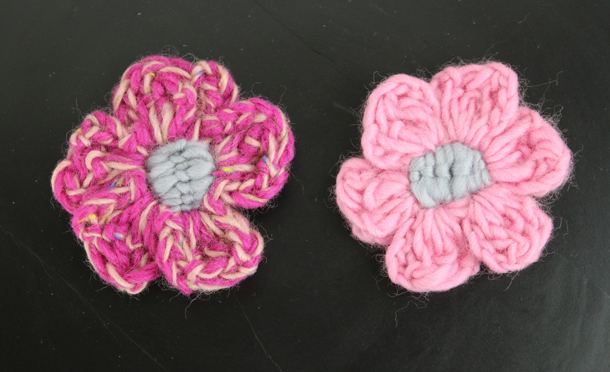 Homemade -2 stk. hæklede blomster brocher (uld)(1)