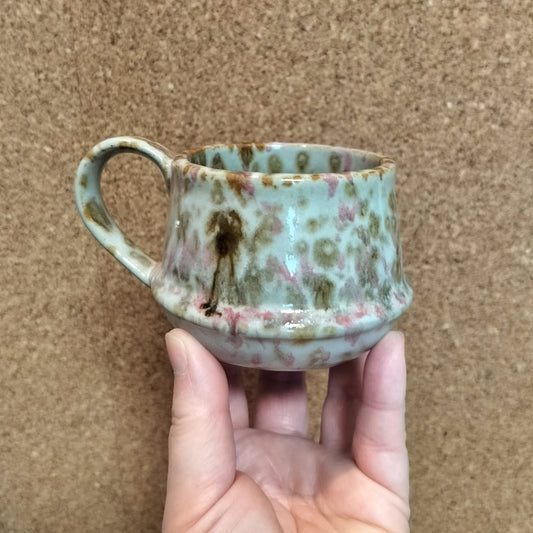 Ib Laursen - Kalmar krus med hank i lyserøde og brune toner