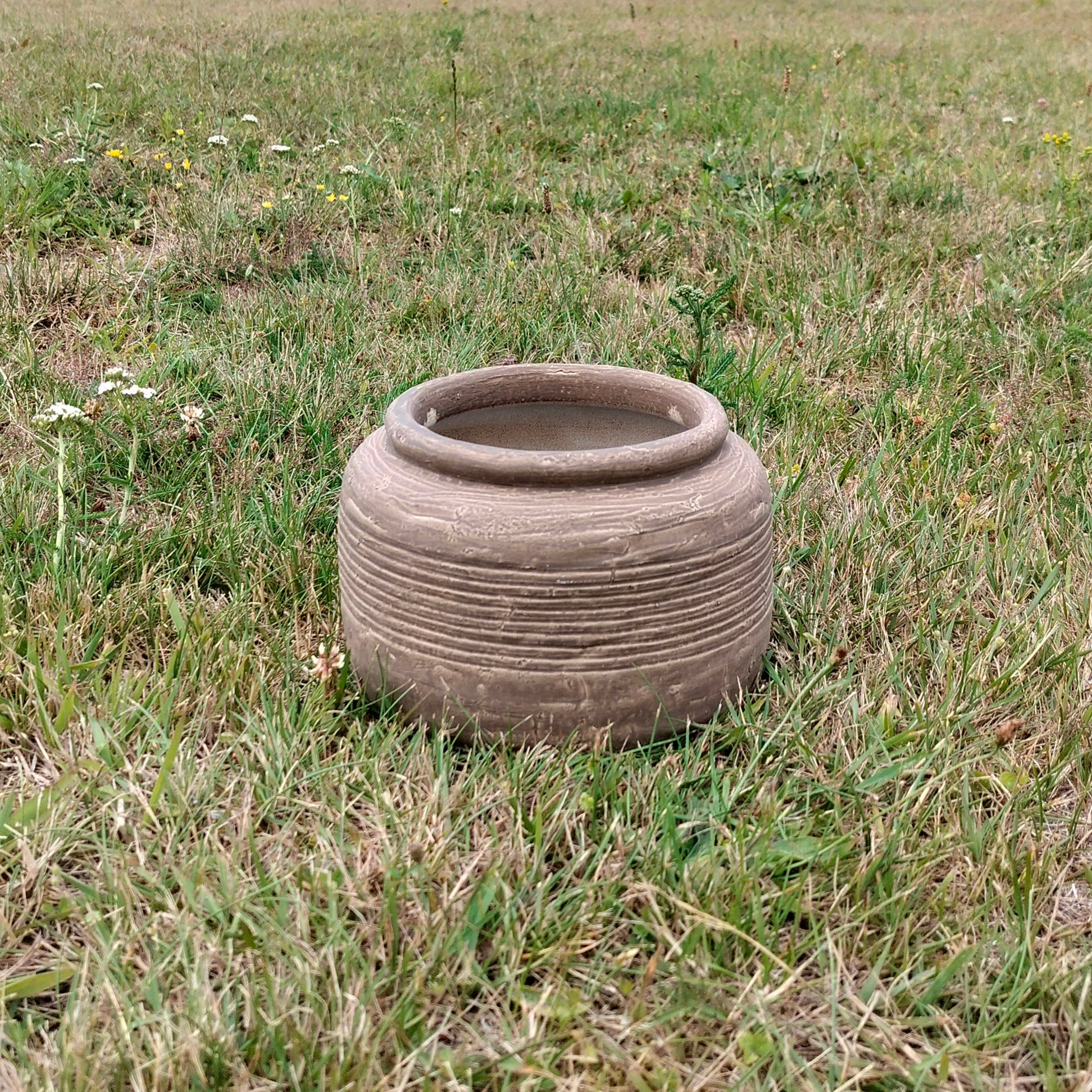 Skjuler med riller på midten Mørk Sand Ø 19 x H 13 cm