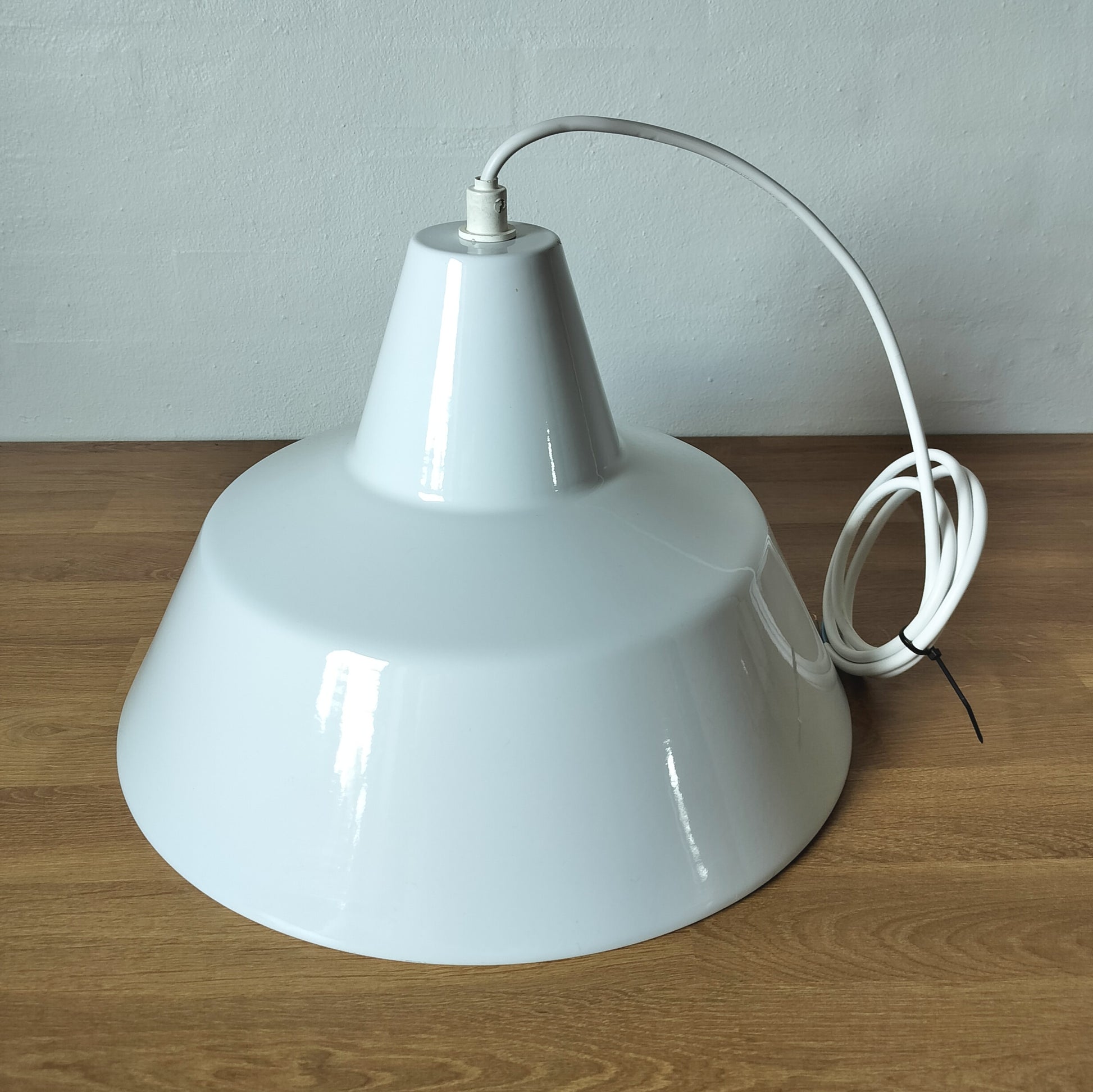 Secondhand - Louis Poulsen industri pendel HVID (1)