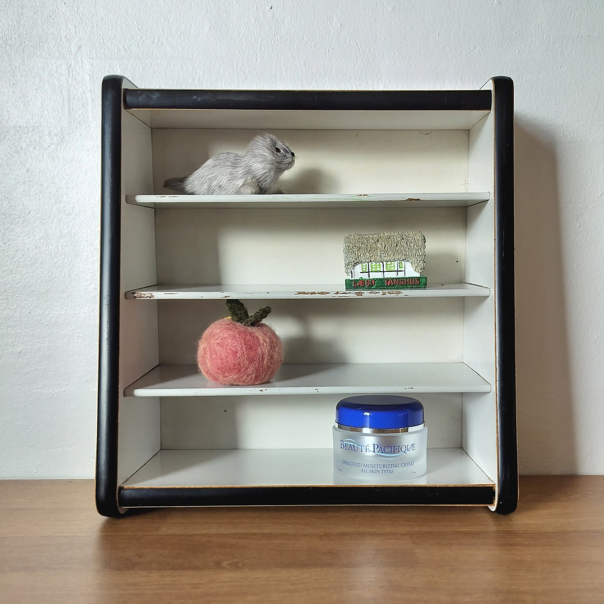 Secondhand - Hyldemøbel lille.