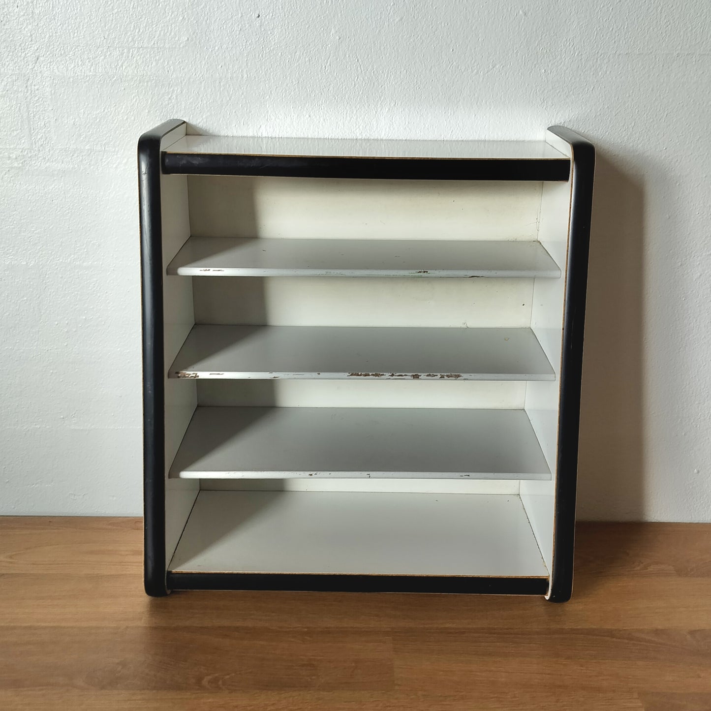 Secondhand - Hyldemøbel lille.