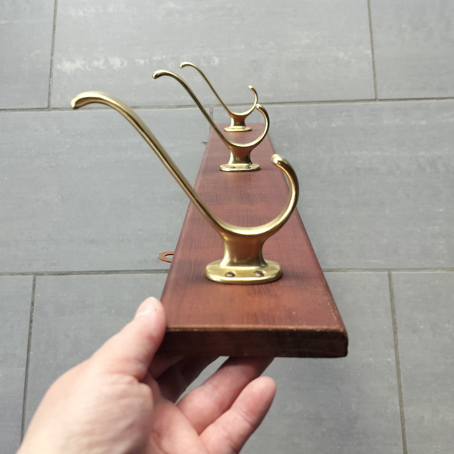 Secondhand - Teak knagerække med 3 messing dobbelt knager L 76,5 cm