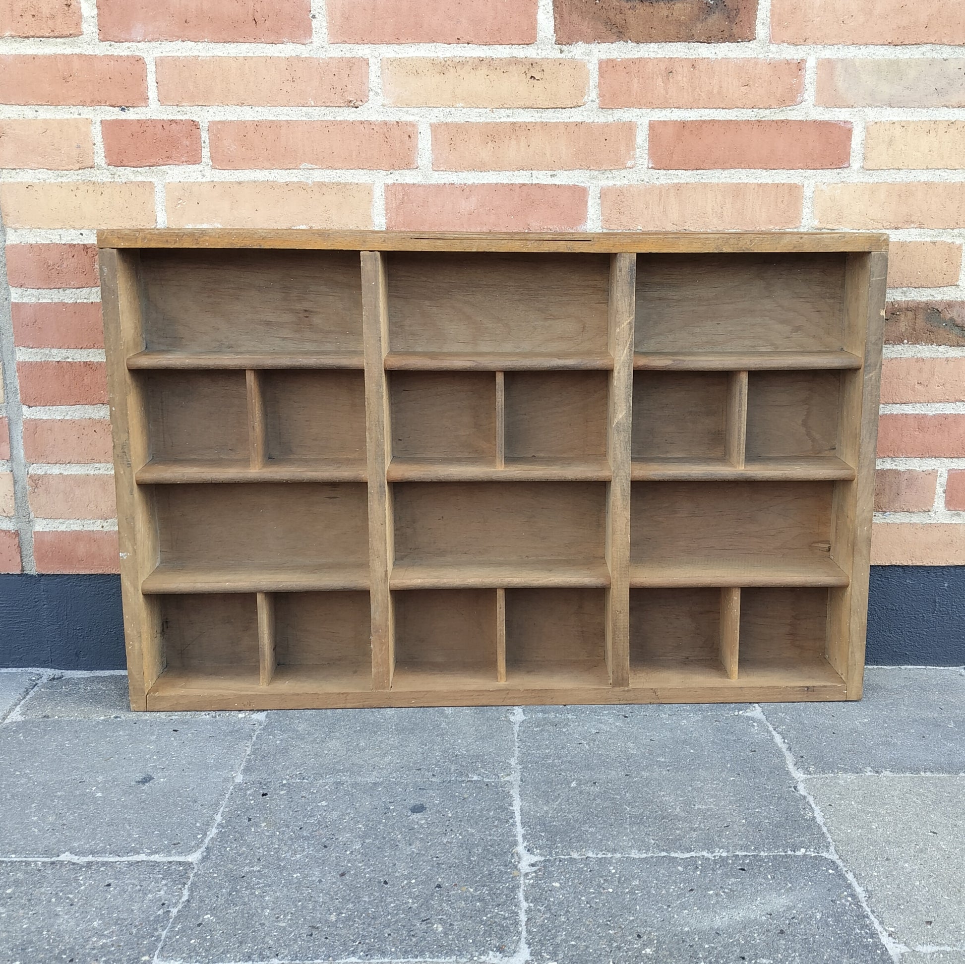 Secondhand - Stor sættekasse med store rum