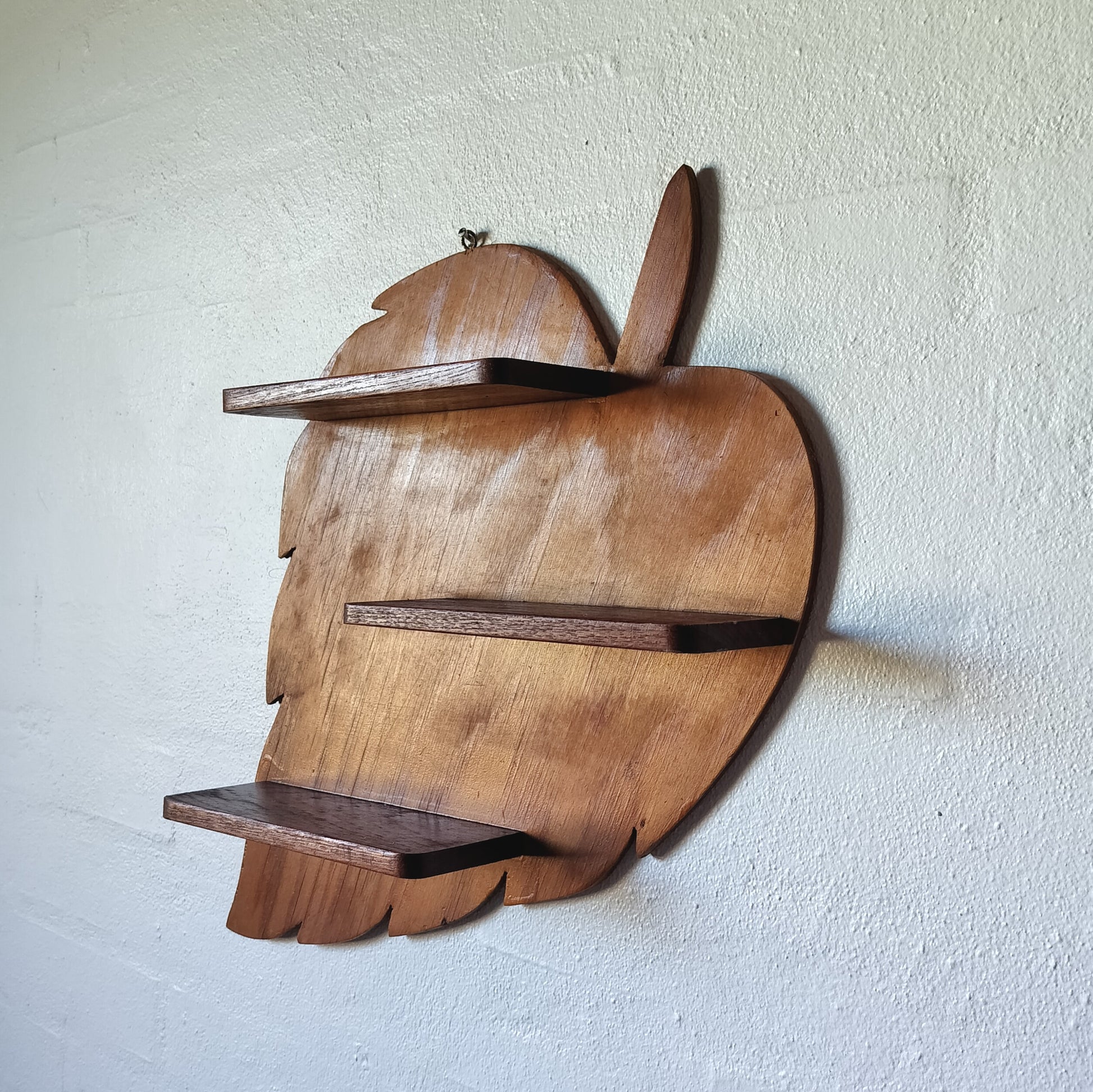 Secondhand - Teak hylde bladformet B 32 x D 7 x H 40 cm