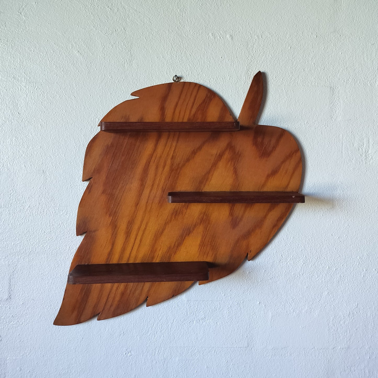 Secondhand - Teak hylde bladformet B 32 x D 7 x H 40 cm