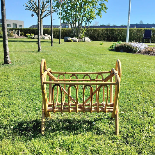 Secondhand - Bambus avisholder med håndtag i hver ende