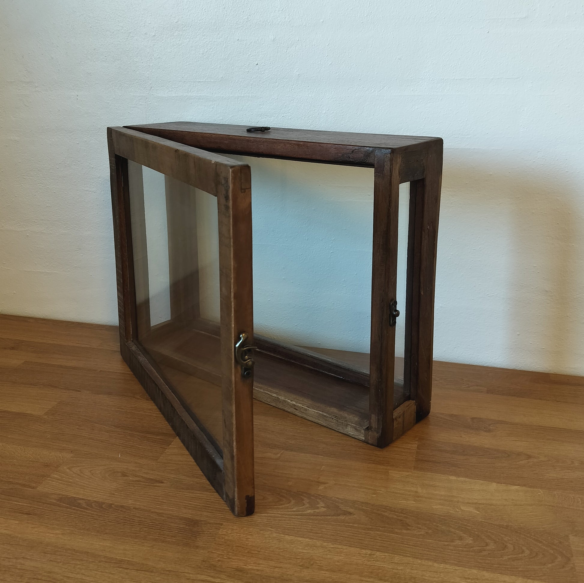 Secondhand - Montre af træ og glas L 38,5 x D 12 x H 30,5 cm