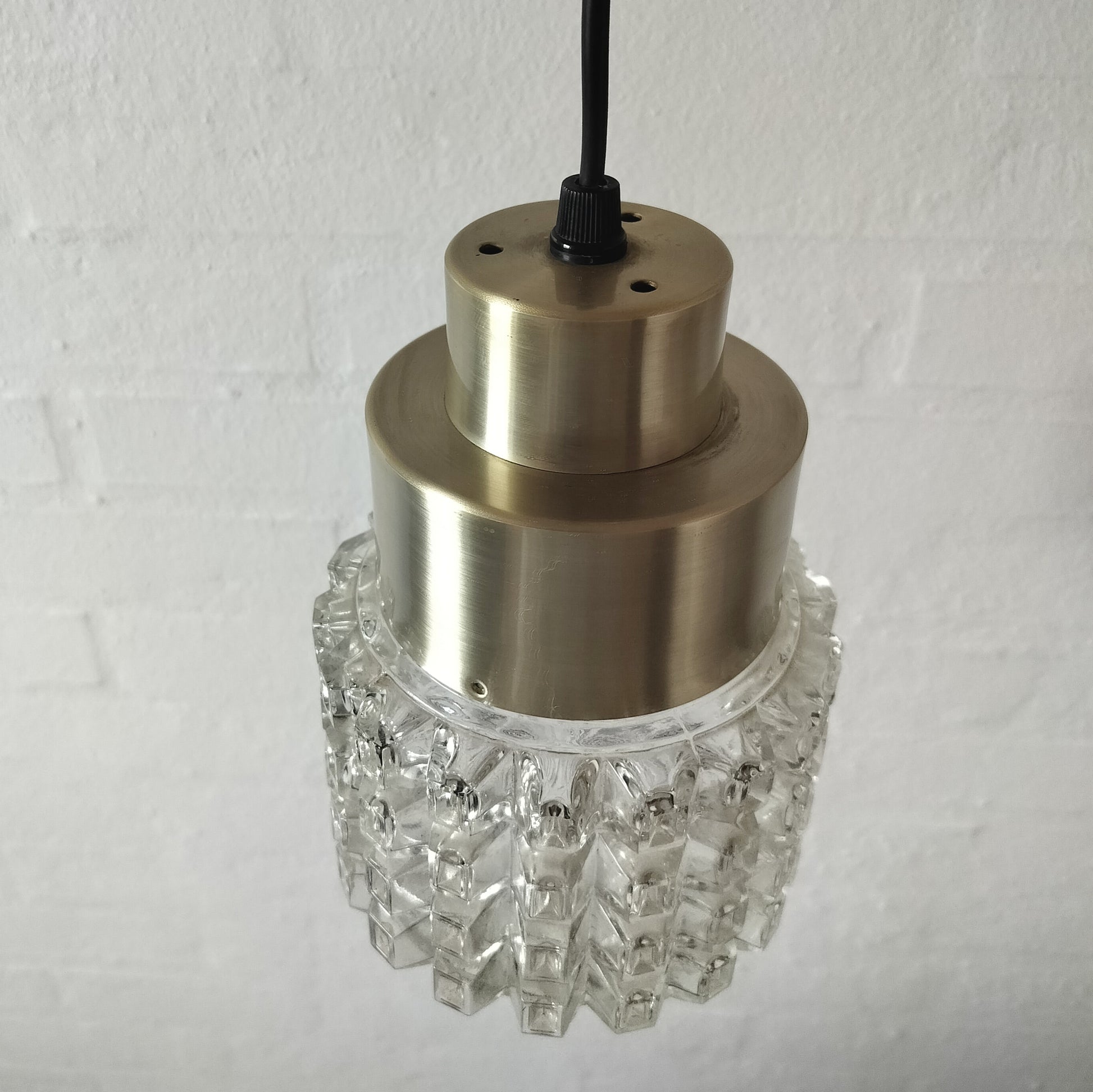 Secondhand - Glaspendel i klart glas og messing top
