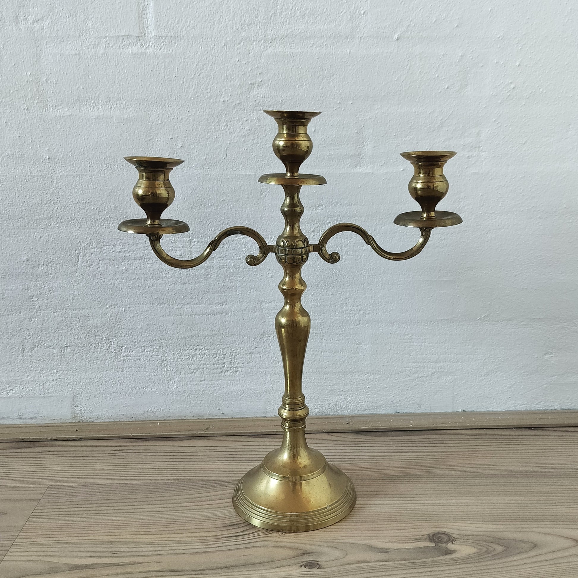 Secondhand - 3-armet messing lysestage til kronelys H 39,5 cm