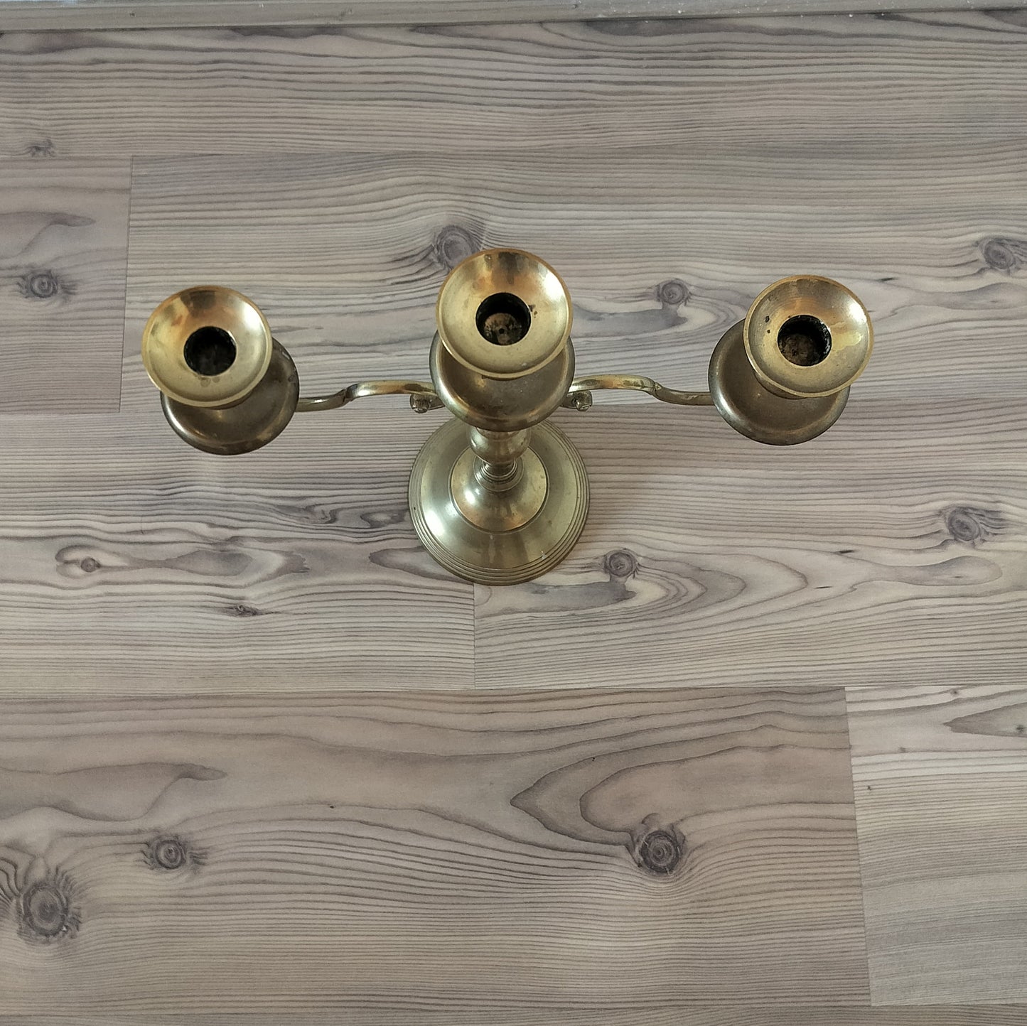 Secondhand - 3-armet messing lysestage til kronelys H 39,5 cm