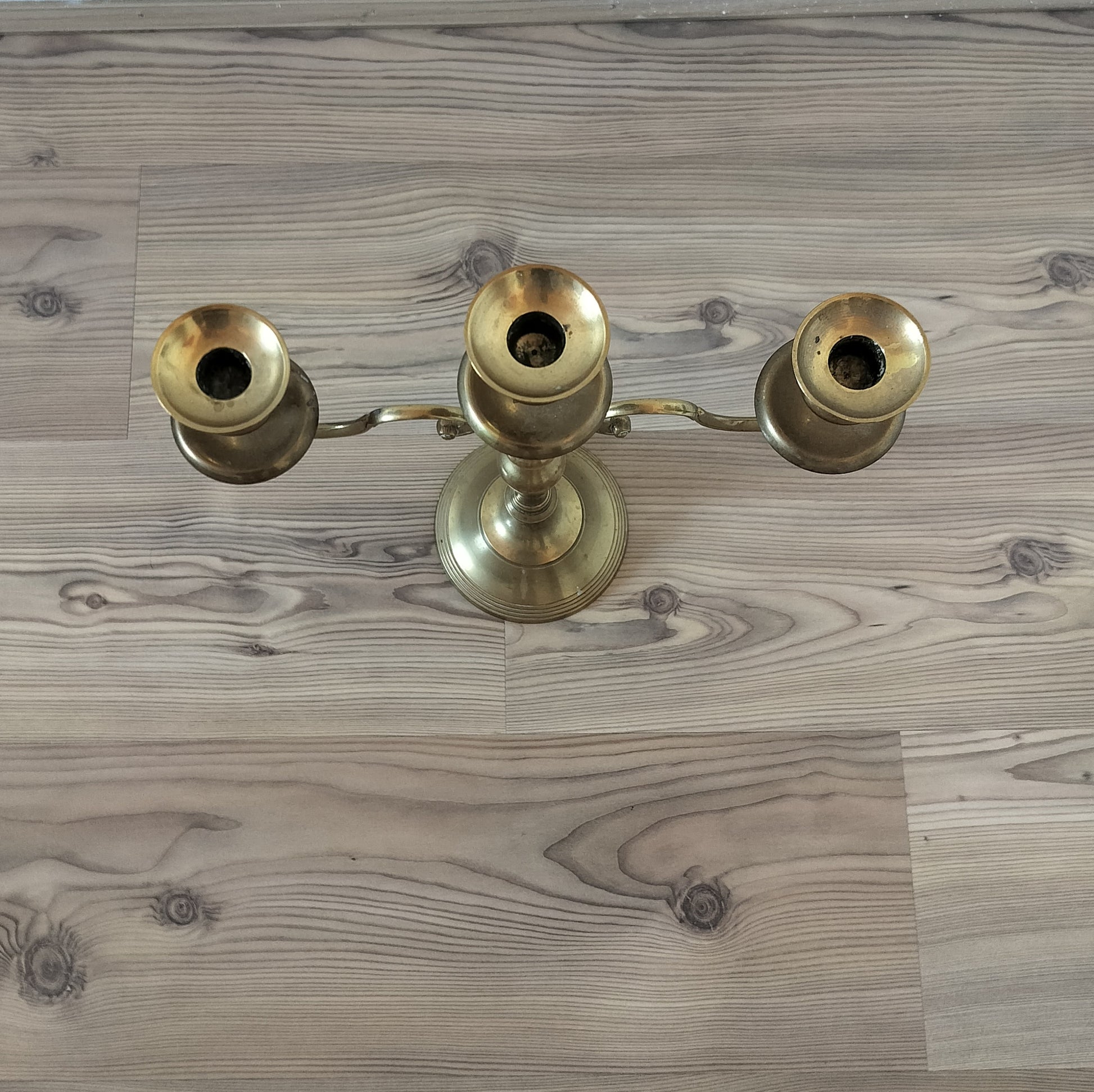 Secondhand - 3-armet messing lysestage til kronelys H 39,5 cm