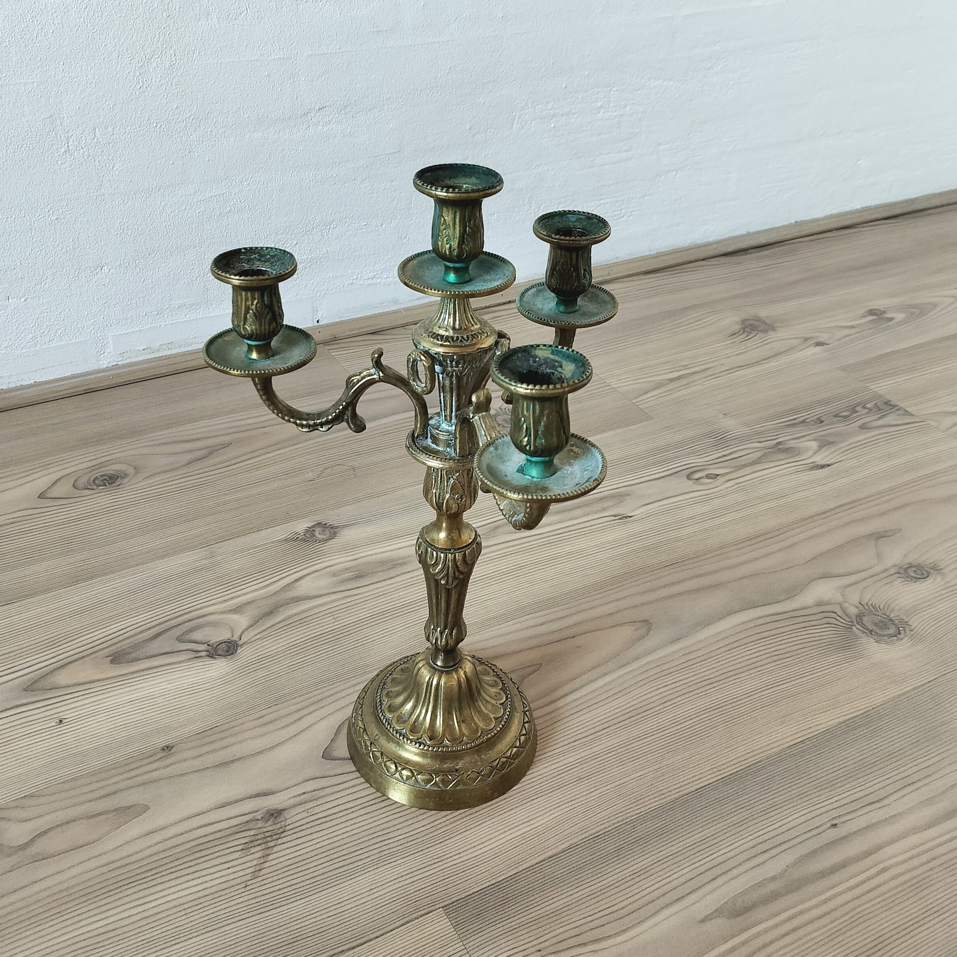 Secondhand - 4-armet messing lysestage til kronelys H 41 cm