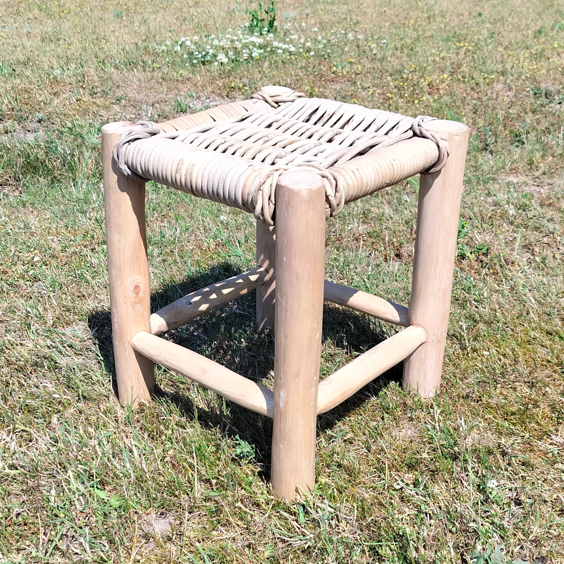 Secondhand - Træ skammel med rattan flettet top (lille)