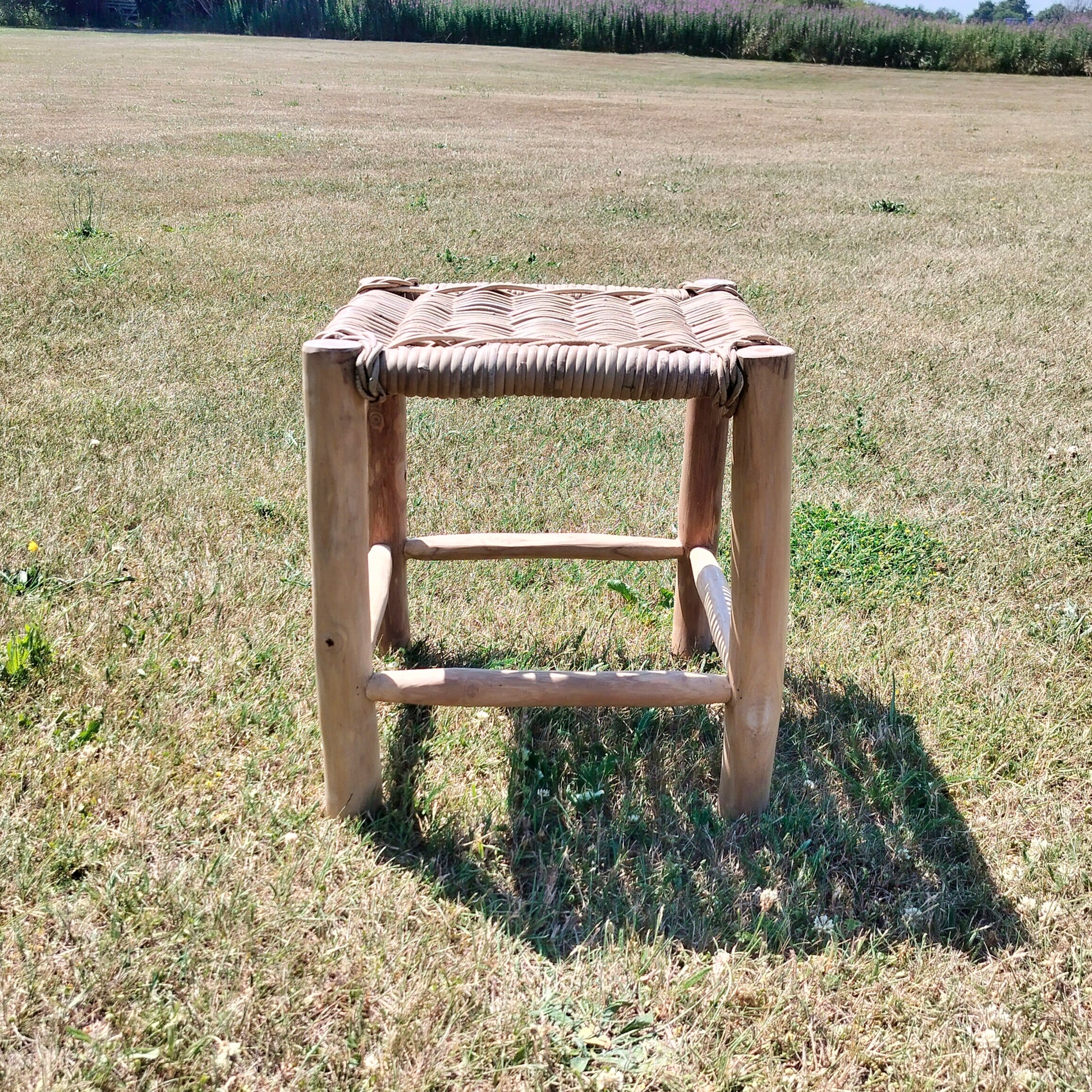 Secondhand - Træ skammel med rattan flettet top (stor)
