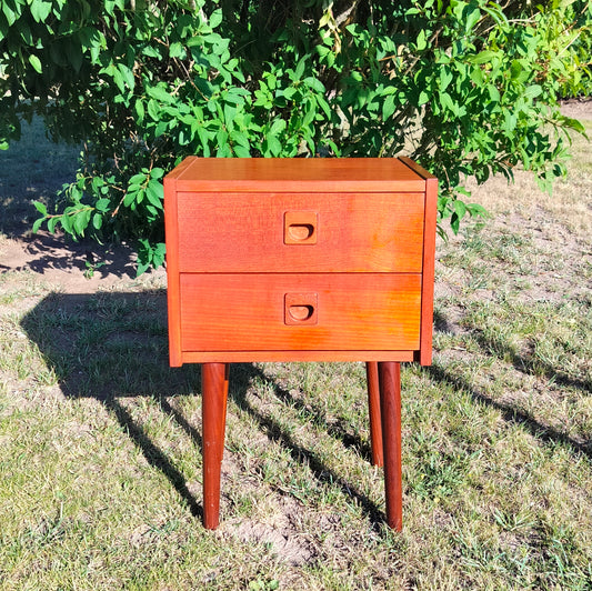 Secondhand - Teak sengebord med 2 skuffer