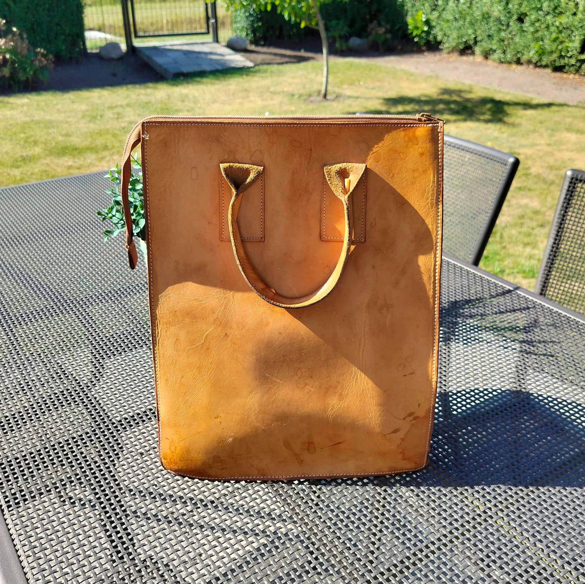 Secondhand - Shopper af kernelæder med lynlås