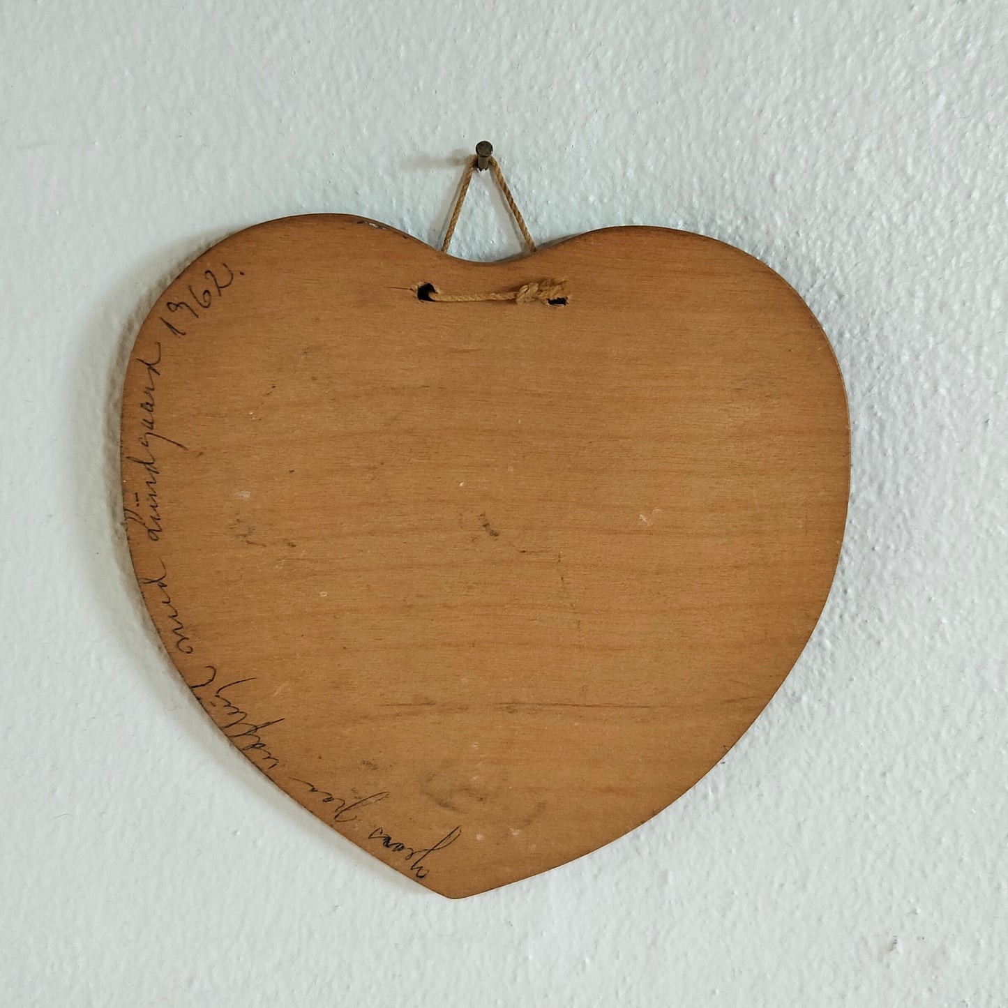 Secondhand dekorationshjerte / lokumshjerte med tekst