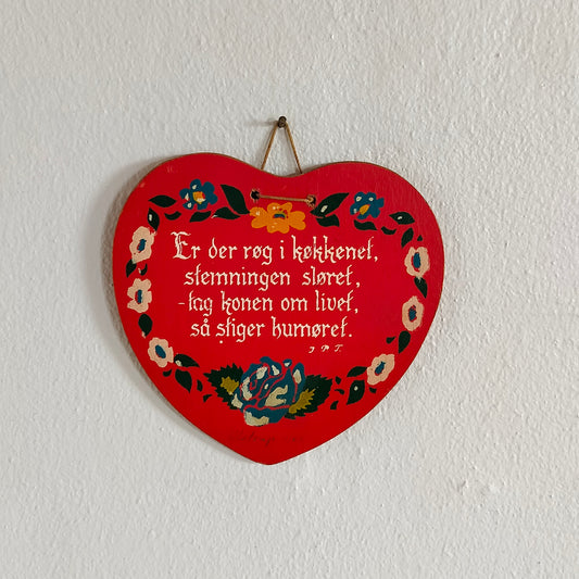 Secondhand dekorationshjerte / lokumshjerte med tekst om Konen