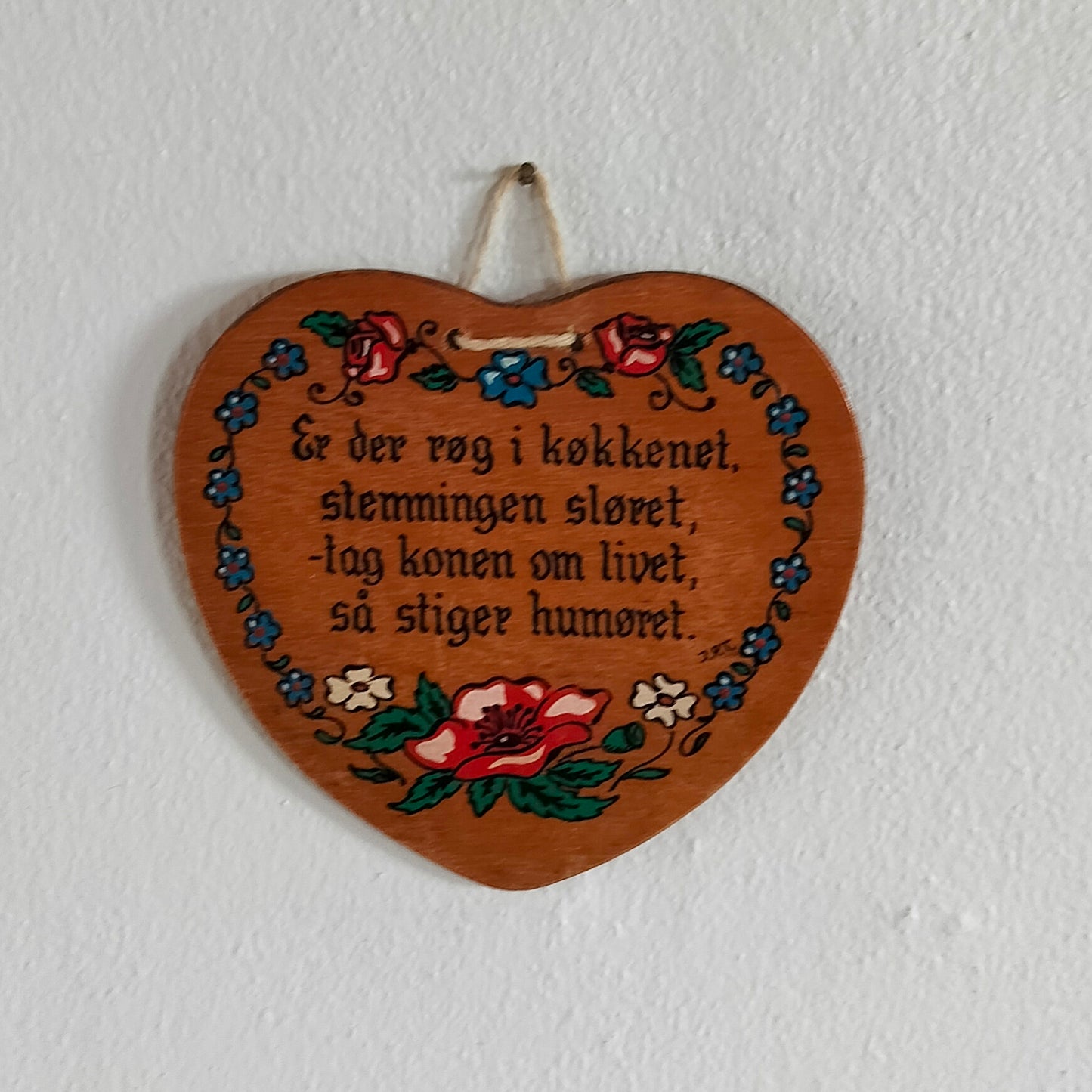 Secondhand dekorationshjerte / lokumshjerte med tekst om Konen