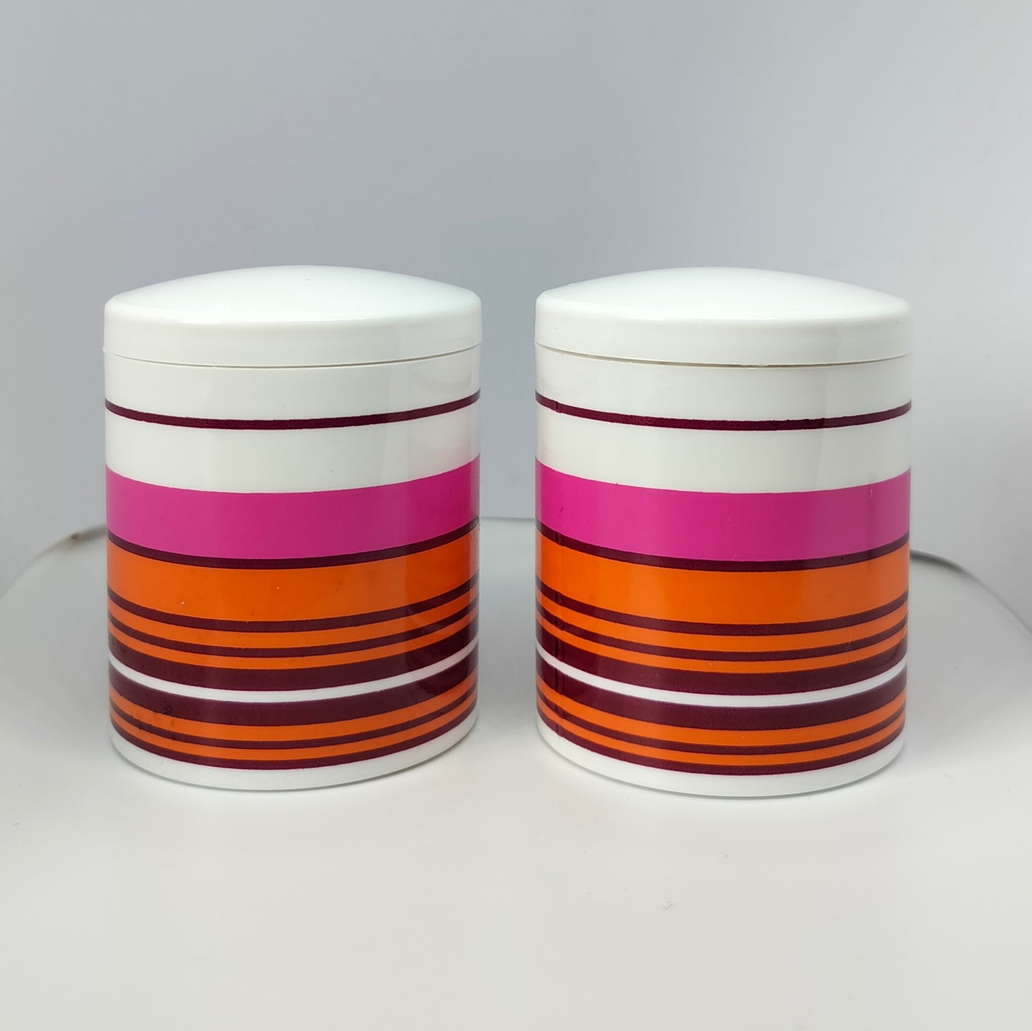 Secondhand - Laurids Lønborg bøtter 2 stk hvide med brun, orange og pink Ø 6,5 x H 7,5 cm
